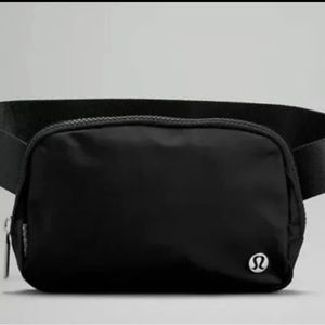 Lululemon black everywear belt bag